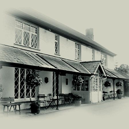 The Clytha Arms Hotel Abergavenny ภายนอก รูปภาพ