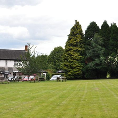 The Clytha Arms Hotel Abergavenny ภายนอก รูปภาพ